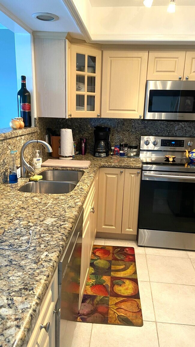 Building Photo - 100 Lehane Terrace