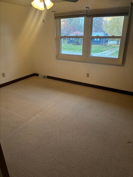 Building Photo - 2960 Thackeray Ave NW