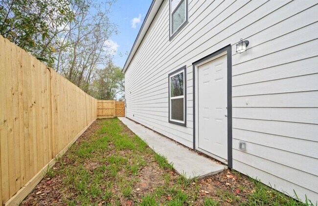 Building Photo - 6617 Bacher St