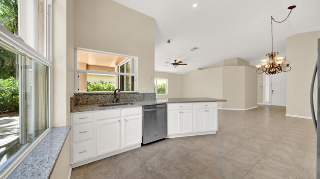Building Photo - 13255 Royale Sabal Ct