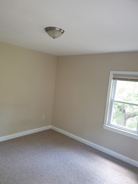Bedroom 2 - 4709 Rittenhouse St
