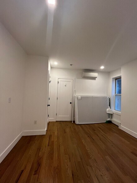 Building Photo - 232 Van Horne St