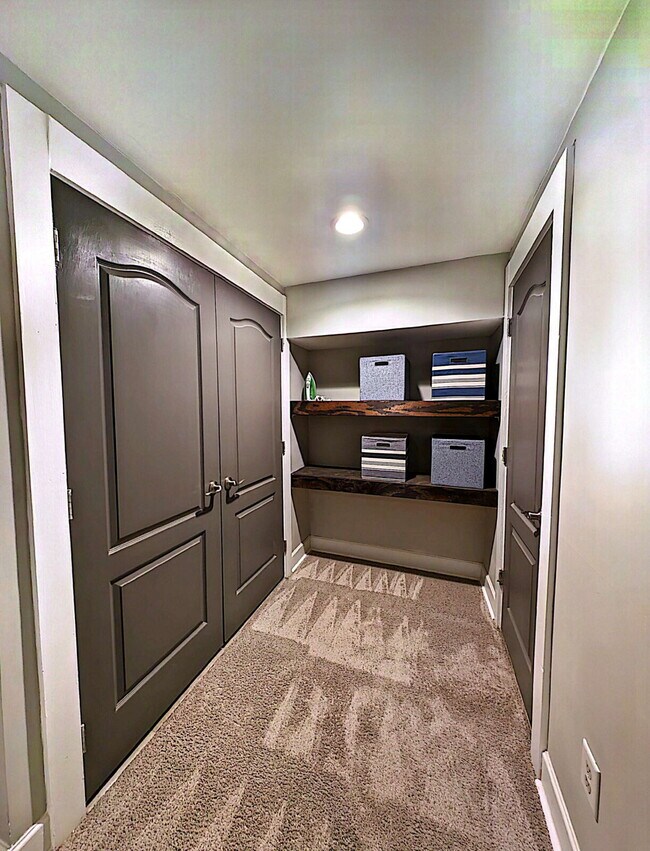 Building Photo - Stylish & Convenient Atlanta Room: All-Inclusive Living!