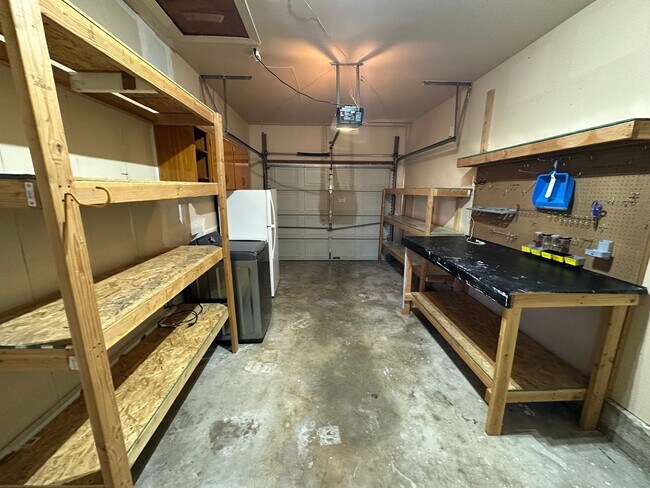 Building Photo - 511 Louise St