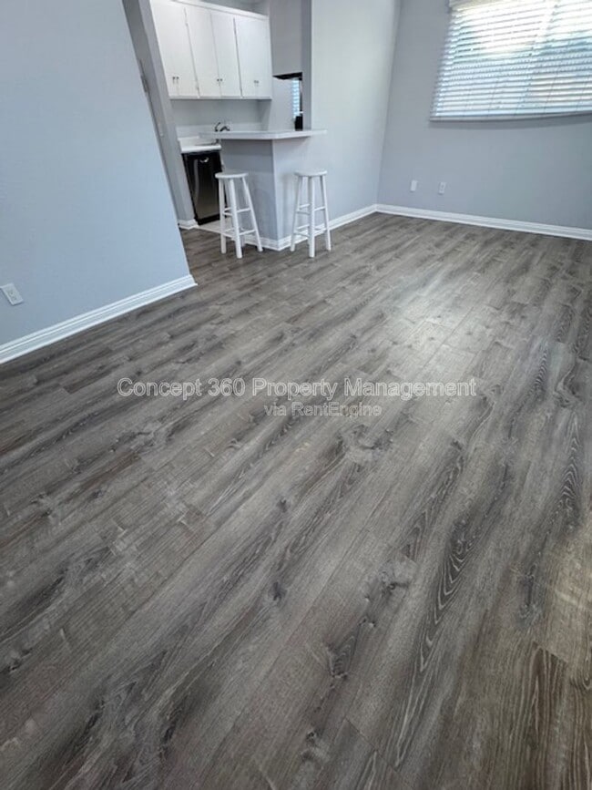 Building Photo - 2061 Lomina Ave