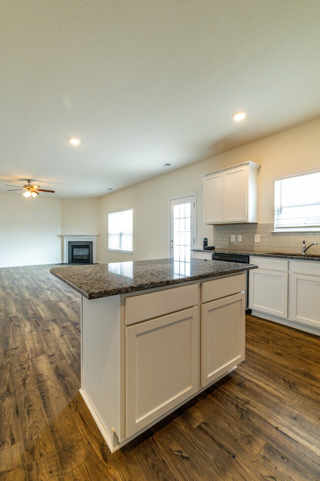 Building Photo - 4714 Willow Bluff Cir