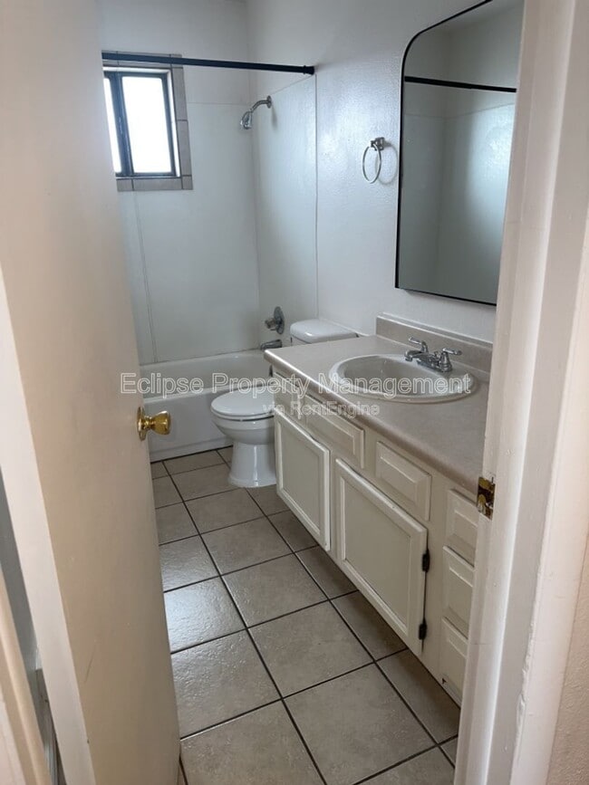 Building Photo - 3247 Main St