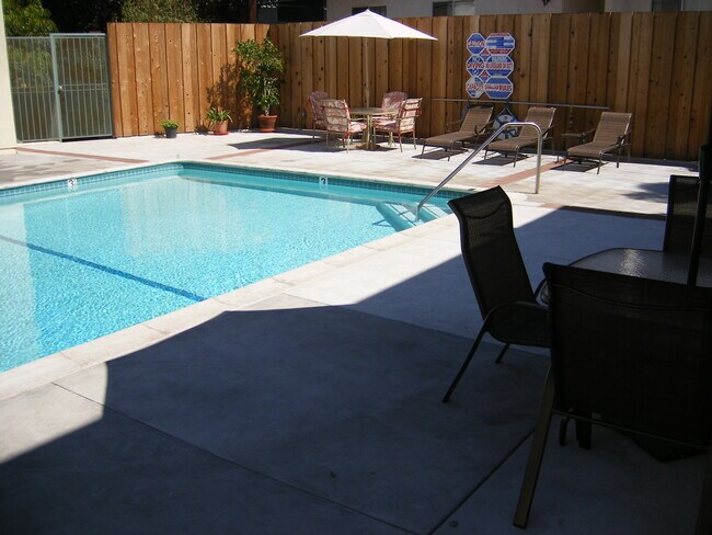 Building Photo - 3640 Cardiff Ave