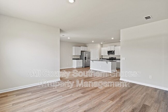 Building Photo - 215 Konik St