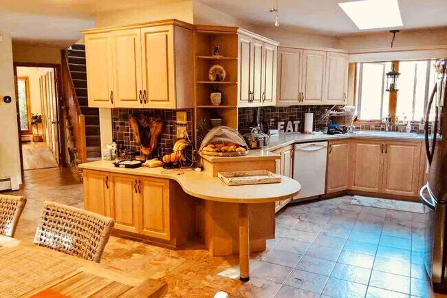 Building Photo - 66 Paquette Dr