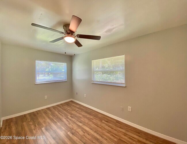 Building Photo - 555 Kings Way