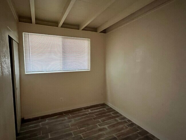 Building Photo - 1325 Hobson Ave