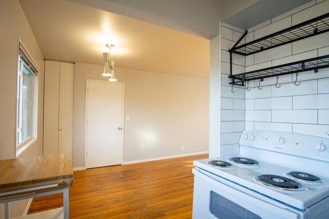 Building Photo - Renovated Mid-Century 2Bdr w/Hardwoods, Dishwasher + Pets OK