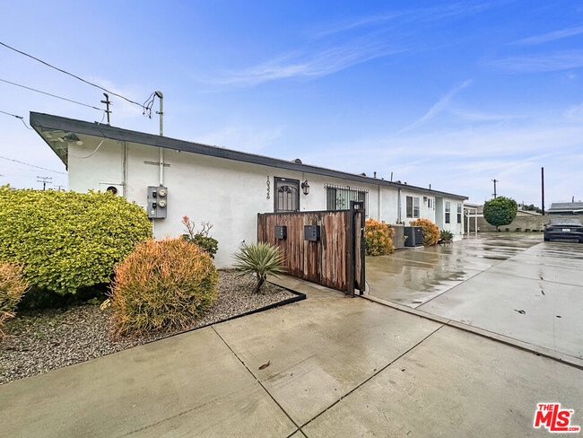 Building Photo - 10328 Firmona Ave