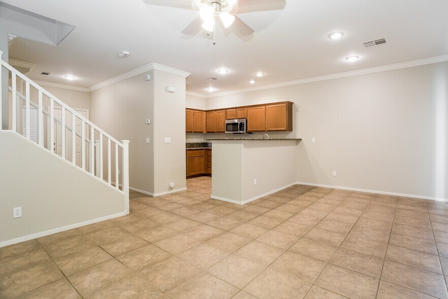 Building Photo - 6333 Blushing Willow St