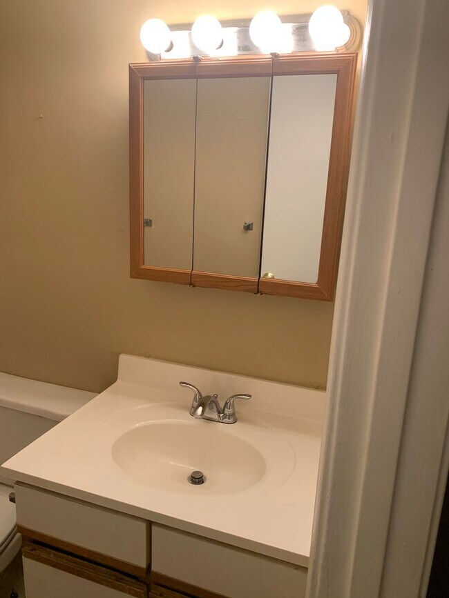 Building Photo - 3 bed/1 bath Old Louisville