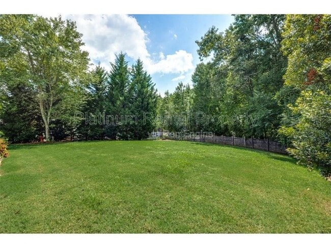 Building Photo - 925 Briars Bend