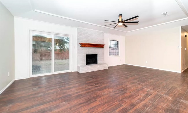 Building Photo - Bright, updated home!