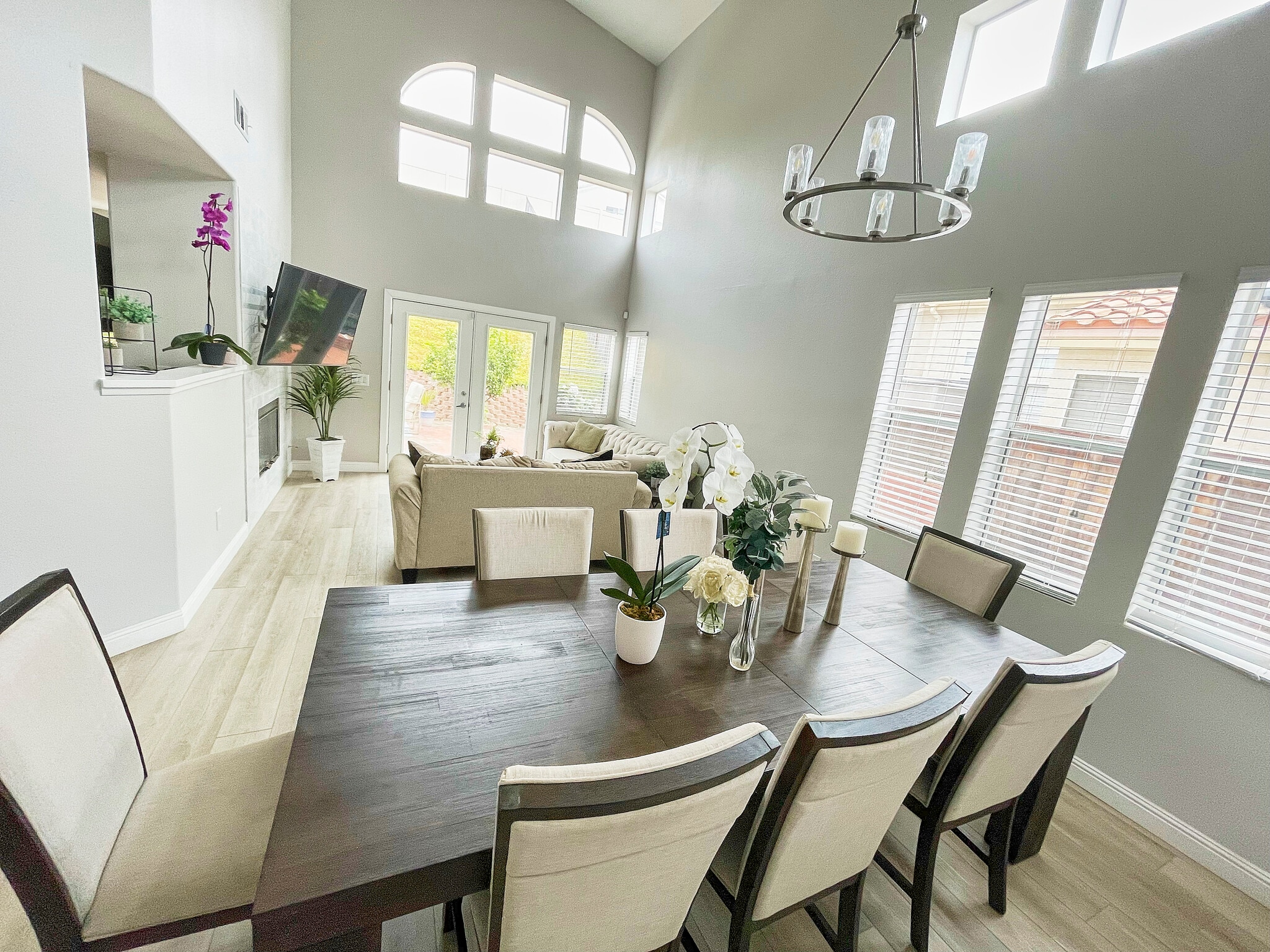 Building Photo - 951 Norella St