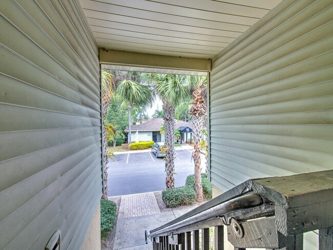 Building Photo - 608 Golden Raintree Pl