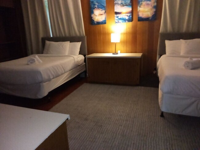 Building Photo - 305 Indian Creek Dr E