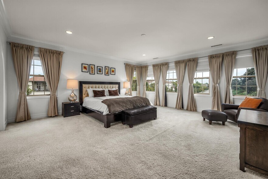 Building Photo - 8001 Ocean Bluff Dr