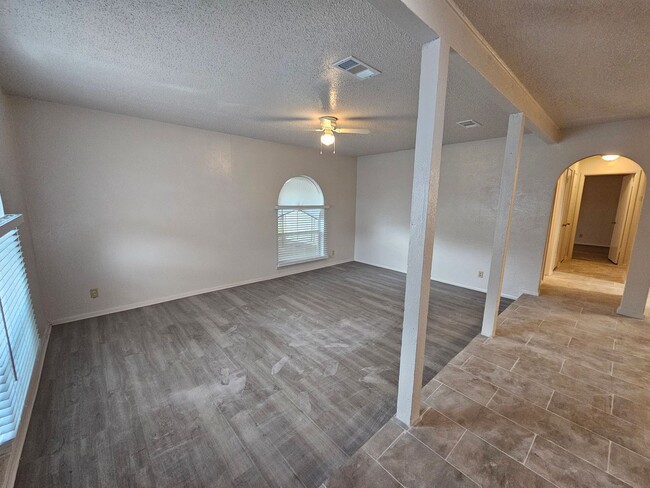 Building Photo - Beautifully Renovated 2-Bedroom Half Duple...