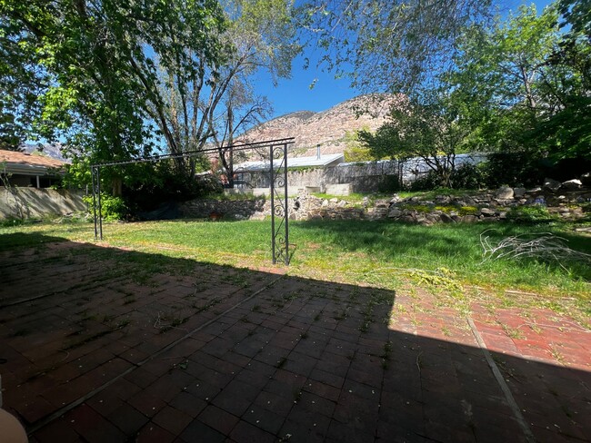 Building Photo - 4 Bedroom/2 Bathroom House in Ogden