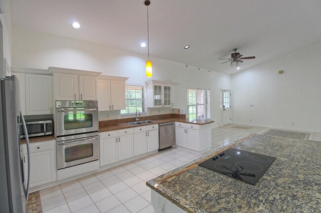 Building Photo - 10690 Barn Rd