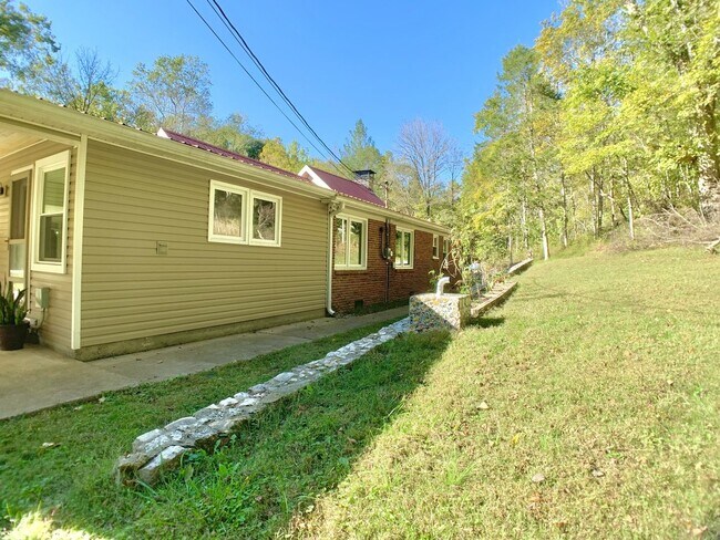 Building Photo - 3979 Lem Davis Rd