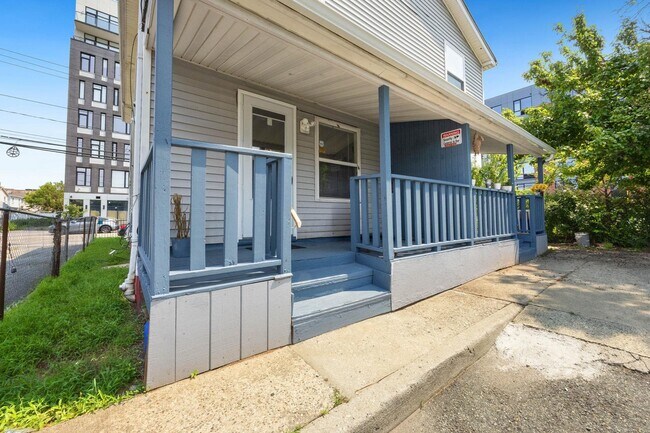 Building Photo - 347 Johnston Ave