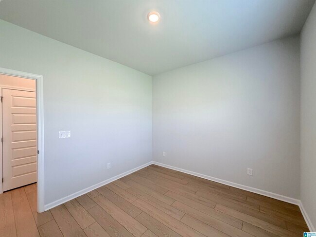 Building Photo - 305 Susan Lynn Dr