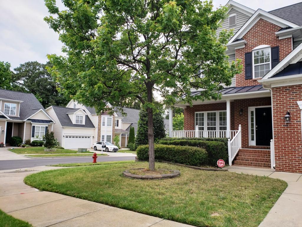 corner lot - 120 Thistle Top Trl