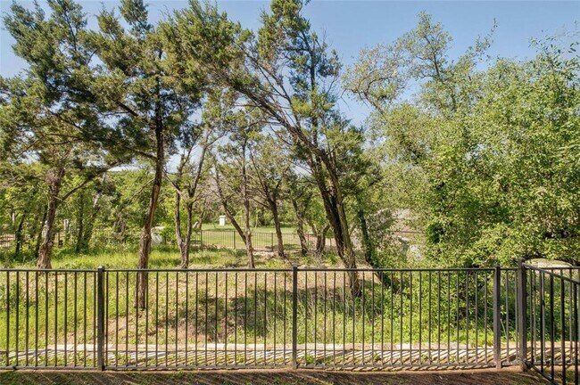 Building Photo - 12001 Vista Parke Dr