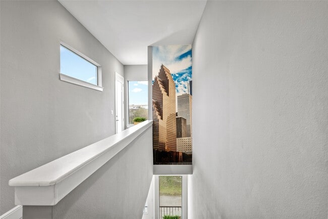 Building Photo - 2104 Webster St