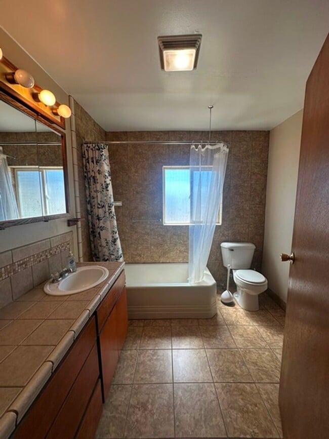 Building Photo - Cute 2 bedroom home