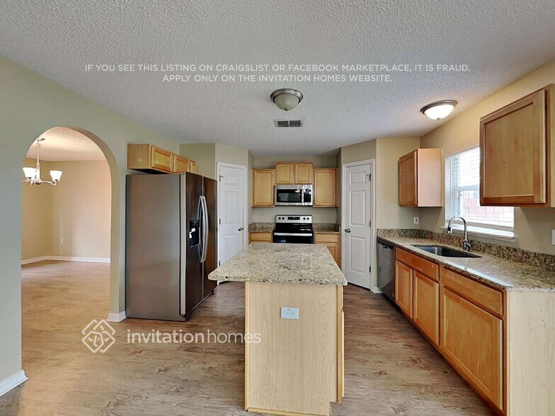 Building Photo - 3876 La Flor Dr