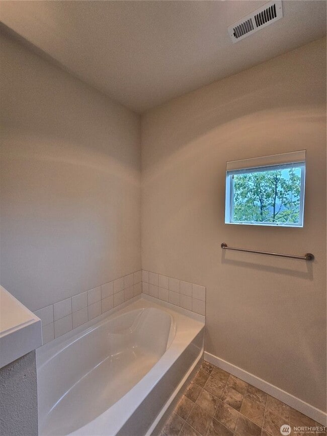 Building Photo - 3Bd/2.5Ba Newcastle Townhouse