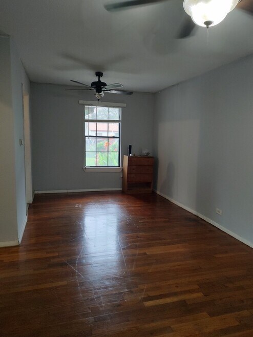 Building Photo - 2451 Cincinnati Ave