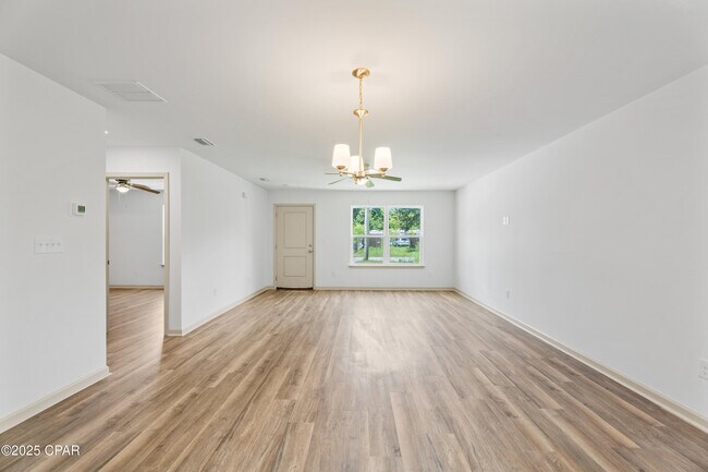 Building Photo - 404 N Church Ave
