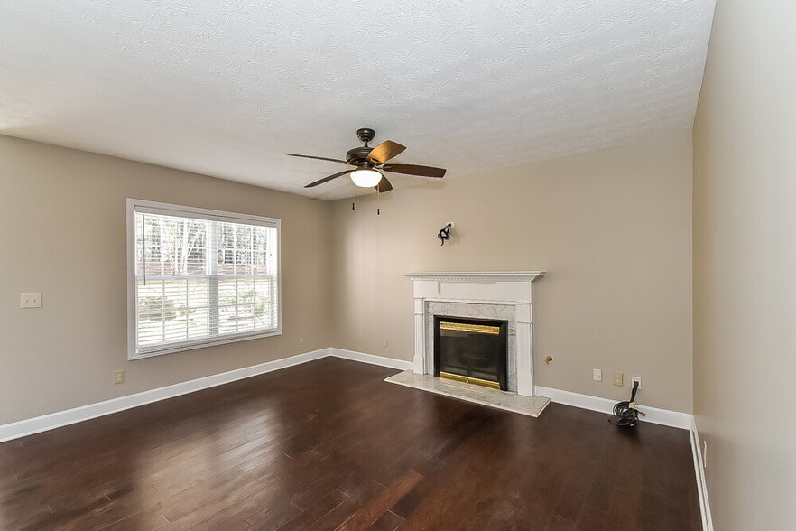 Building Photo - 2091 Samantha Cir S W