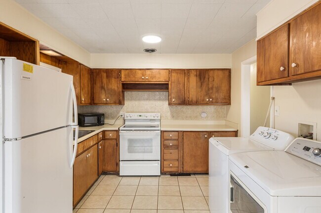 Building Photo - 2204 Cooper Ave