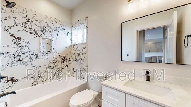 Building Photo - 4565 Brighton Dr