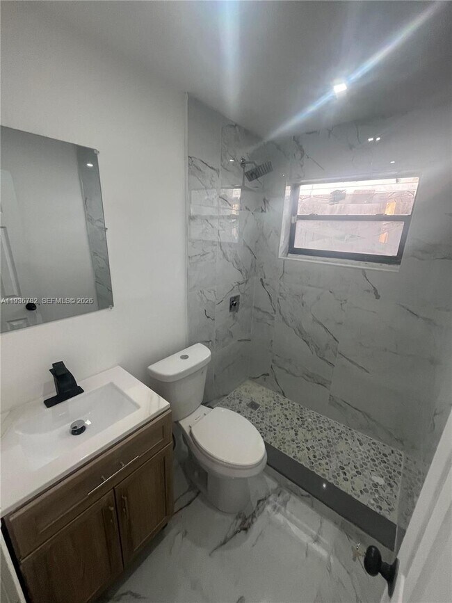 Building Photo - 505 N 24th Ave