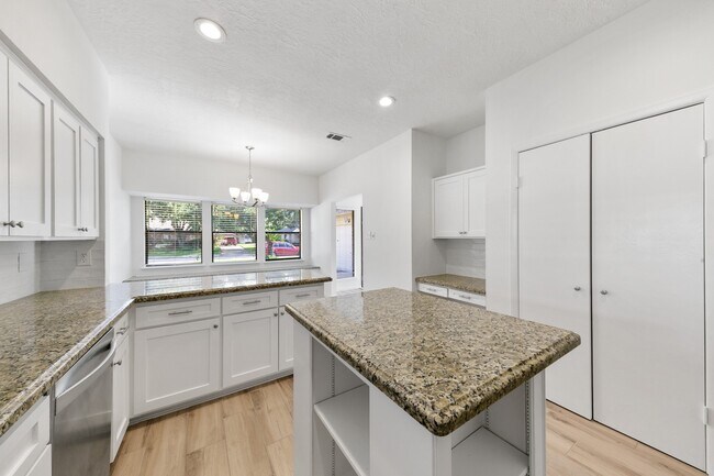 Building Photo - 819 Millpond Dr