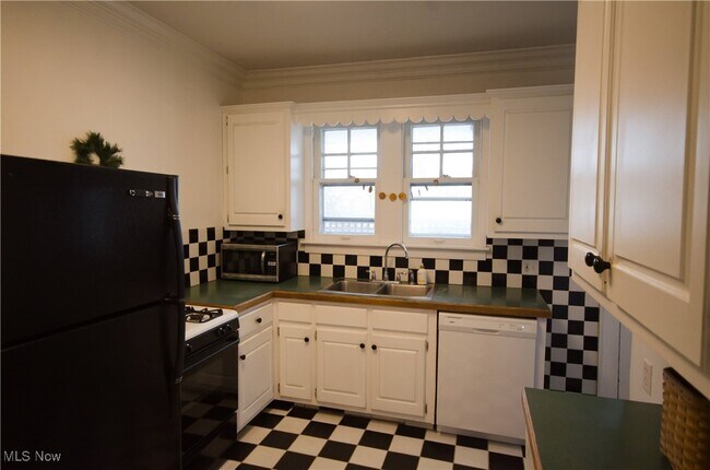 Building Photo - 30 Casterton Ave