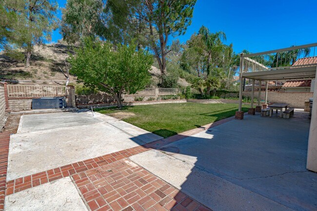 Building Photo - 24921 Chicory Ct