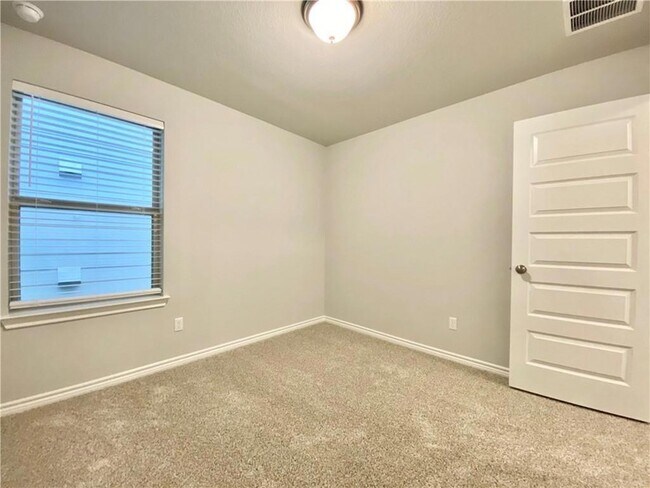 Building Photo - 1701 Yaupon Grove Ln