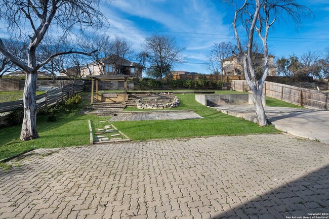 Building Photo - Beautiful, fully remodeled 3 bedroom, 2.5 ...