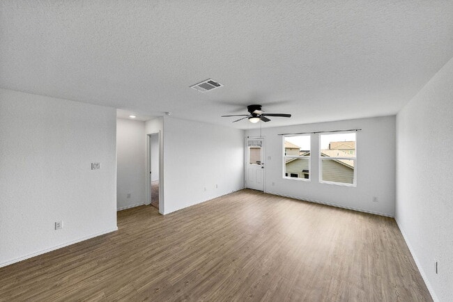 Building Photo - Up to 1 Month of FREE RENT!!!